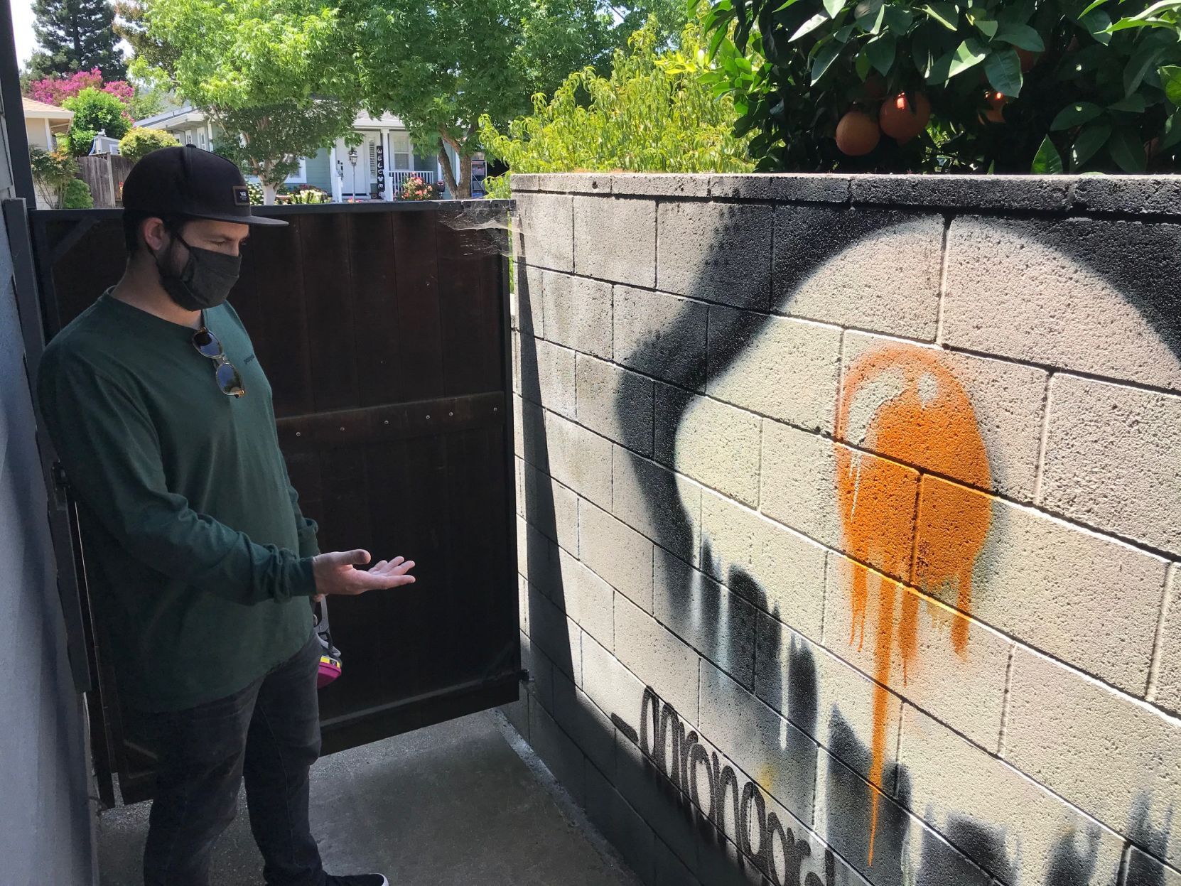 A mural leads to new friendship